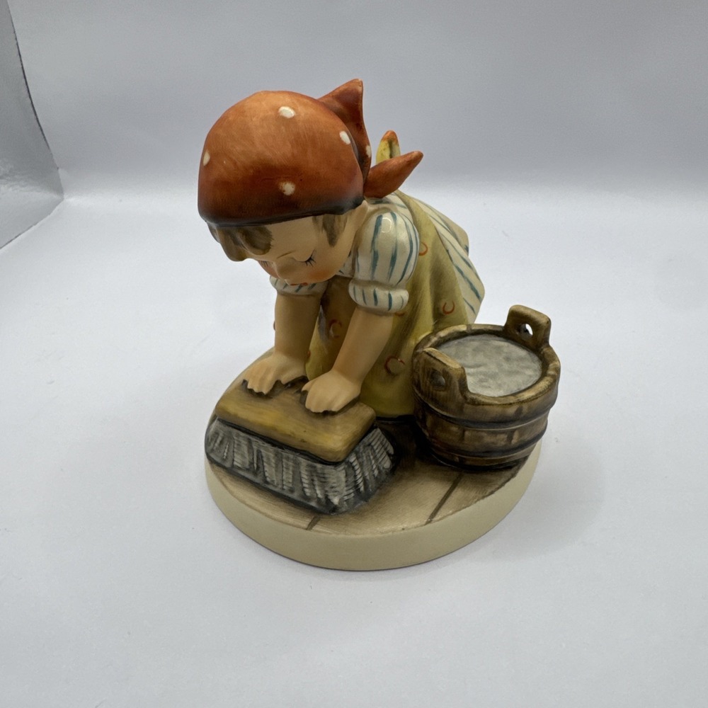 HUMMEL Figurine # 363 BIG HOUSE CLEANING: Girl Scrubbing Floor w/Brush